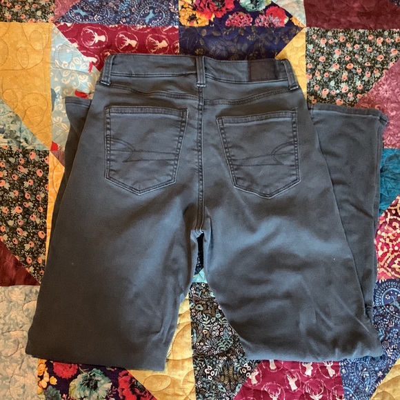 Barely worn American Eagle grey mom jeans - Picture 4 of 4